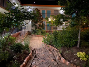 Гостиница Cascades Inn  Блумингтон